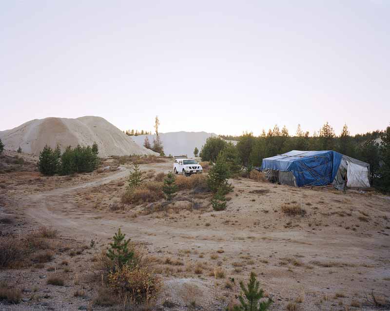 Eirik Johnson, SUV and shack at a mushroom camp near the Sierra Cascade Pumice Mine, Oregon, 2011